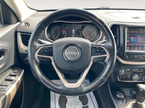 Used 2018 Jeep Cherokee Limited AWD/4WD image 12