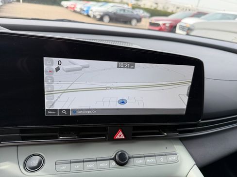 Used 2025 Hyundai Elantra Limited image 20