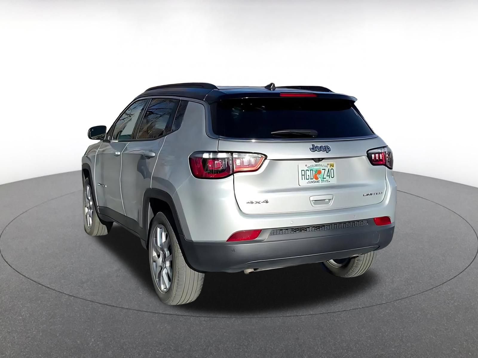 Used 2025 Jeep Compass Limited AWD/4WD image 10