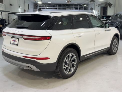 New 2026 Lincoln Corsair Premiere image 9