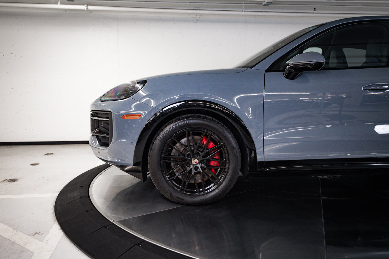 Certified 2026 Porsche Cayenne GTS AWD/4WD image 11