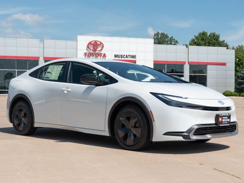 New 2026 Toyota Prius Plug-In Hybrid FWD image 1