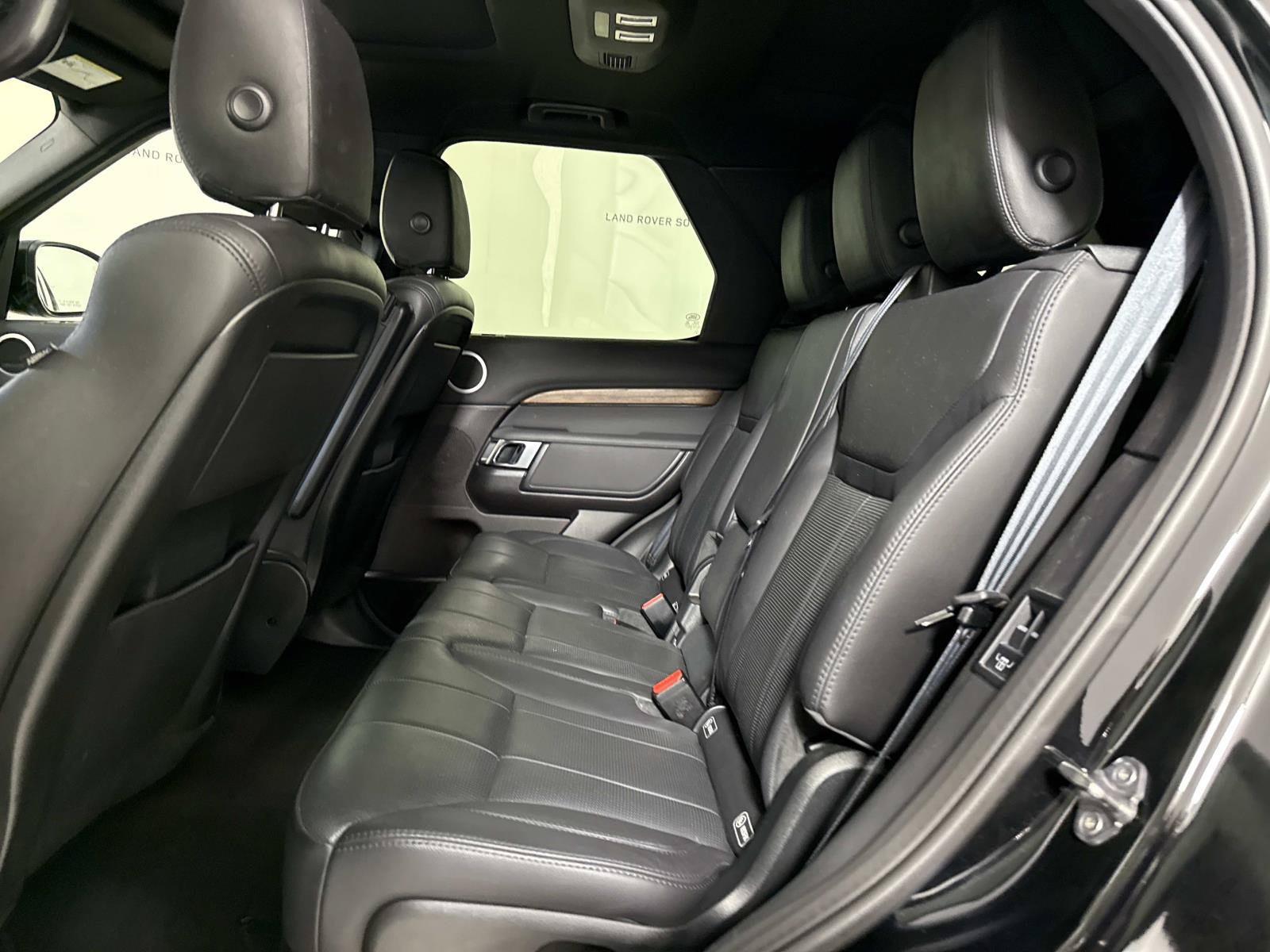 Used 2018 Land Rover Discovery HSE AWD/4WD image 13