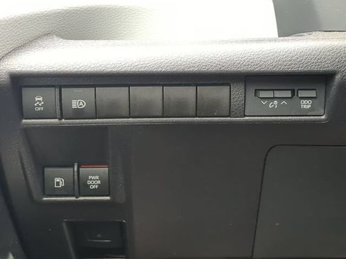 Used 2025 Toyota Sienna XLE FWD image 29