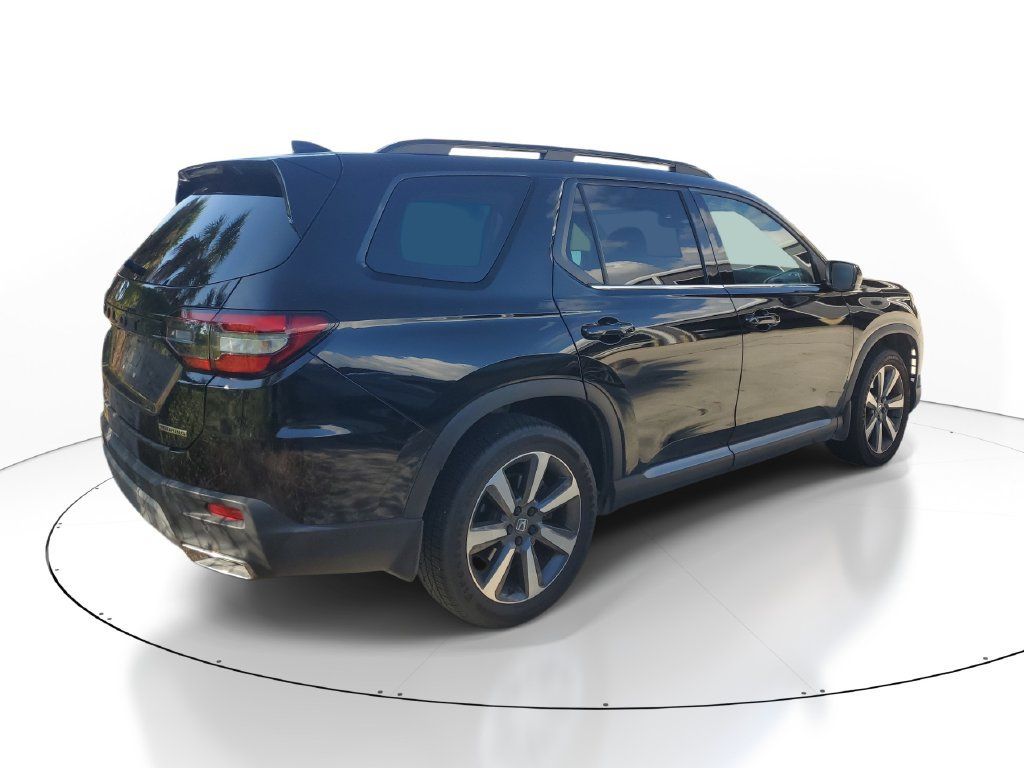 Used 2025 Honda Pilot Touring image 5