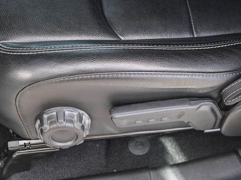 Used 2022 Jeep Wrangler Unlimited Sahara image 22