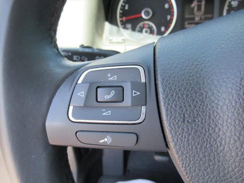 Used 2017 Volkswagen Tiguan Limited w/ Premium Package FWD image 21