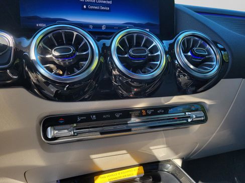 Certified 2026 Mercedes-Benz GLA 250 image 32