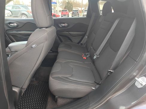 Used 2016 Jeep Cherokee Latitude w/ Cold Weather Group image 10