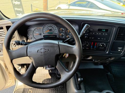 Used 2004 Chevrolet Silverado 2500 W/T w/ Heavy-Duty Power Package AWD/4WD image 28