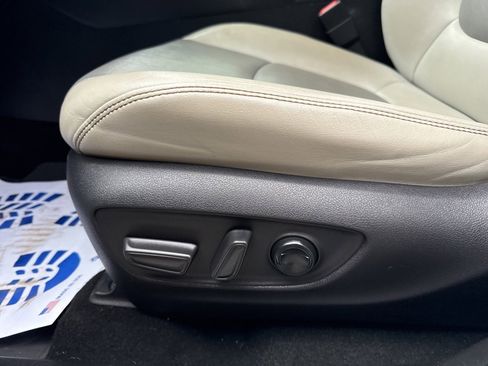 Used 2019 Toyota RAV4 XLE Premium image 12