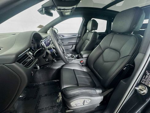 Used 2025 Porsche Macan image 11