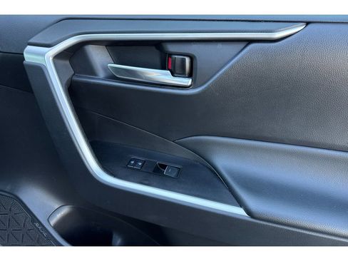 Used 2023 Toyota RAV4 XLE Premium image 19