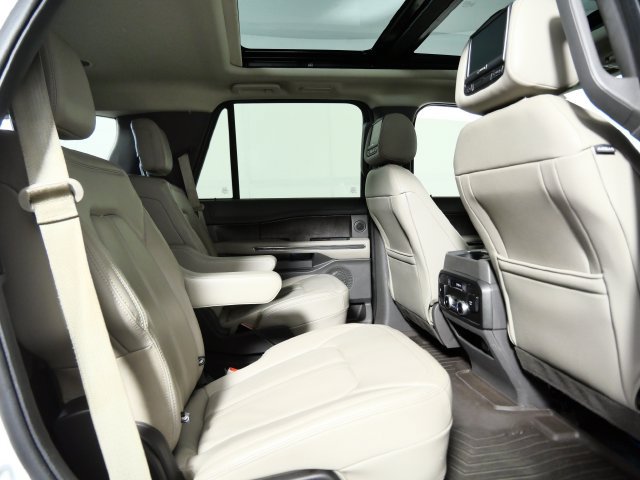Used 2018 Ford Expedition Limited w/ Equipment Group 301A AWD/4WD image 12