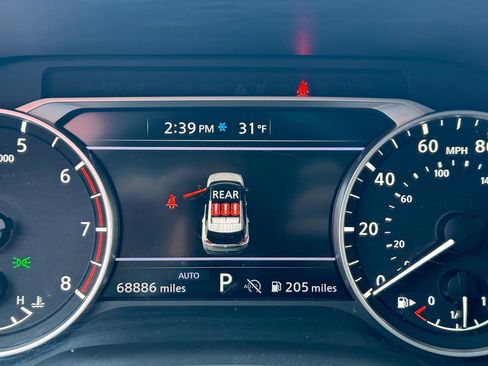 Used 2023 Nissan Rogue SV image 16