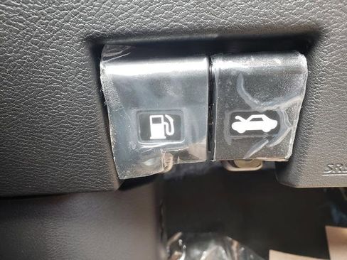 New 2025 Nissan Versa SR w/ Trunk Package image 21