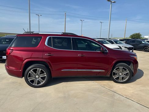 Used 2017 GMC Acadia Denali w/ Technology Package FWD image 4