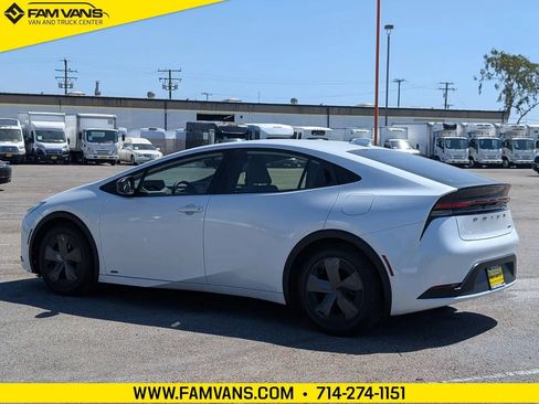 Used 2023 Toyota Prius LE AWD/4WD image 5