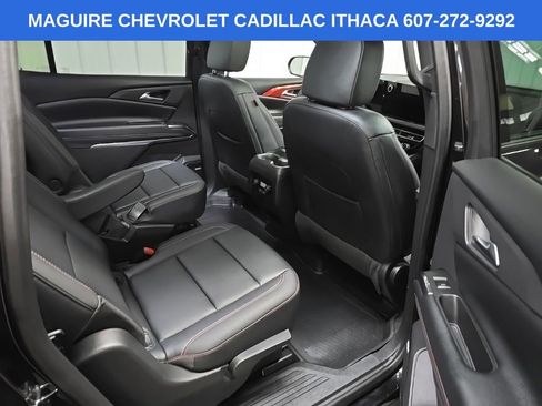 Used 2024 Chevrolet Traverse Z71 w/ Enhanced Driving Package AWD/4WD image 17
