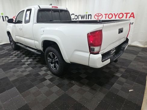 Used 2017 Toyota Tacoma TRD Sport w/ Exterior Package image 4