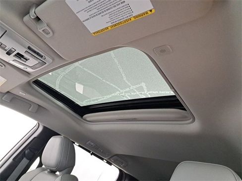 Used 2025 Toyota Sienna XLE image 20