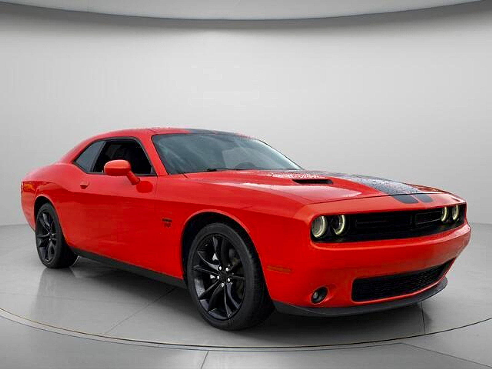 Used 2016 Dodge Challenger R/T w/ Blacktop Package RWD image 9