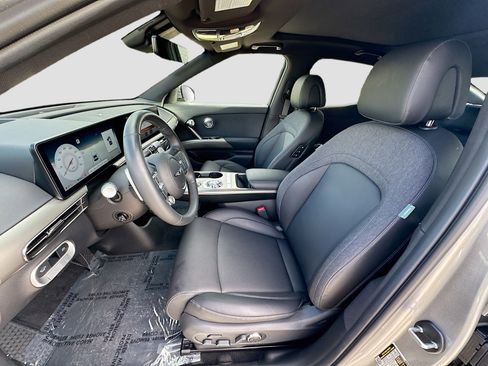 Used 2025 Genesis GV60 RWD image 21