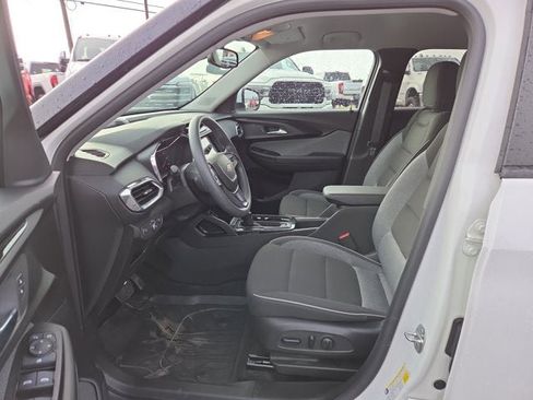 Used 2023 Chevrolet TrailBlazer LT w/ Convenience Package image 9