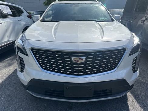 Used 2022 Cadillac XT4 Premium Luxury w/ Enhanced Visibility Package AWD/4WD image 2