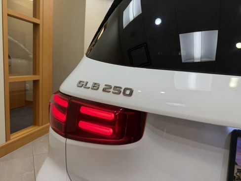 Certified 2025 Mercedes-Benz GLB 250 image 23