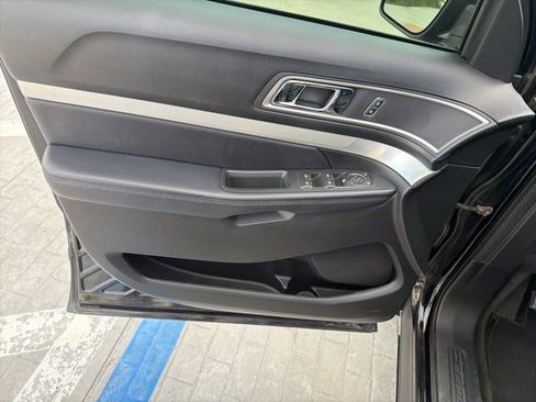 Used 2017 Ford Explorer XLT w/ Equipment Group 201A image 18