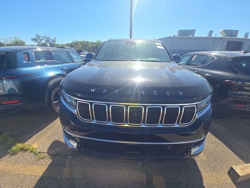 Used 2024 Jeep Wagoneer 4WD w/ Premium Group I image 3