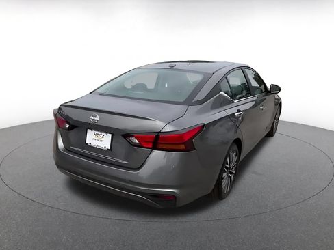 Used 2025 Nissan Altima 2.5 SV FWD image 11