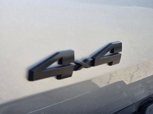 Used 2022 Toyota Tundra Platinum w/ Advanced Package AWD/4WD image 17