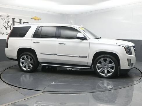 Used 2017 Cadillac Escalade Luxury AWD/4WD image 1
