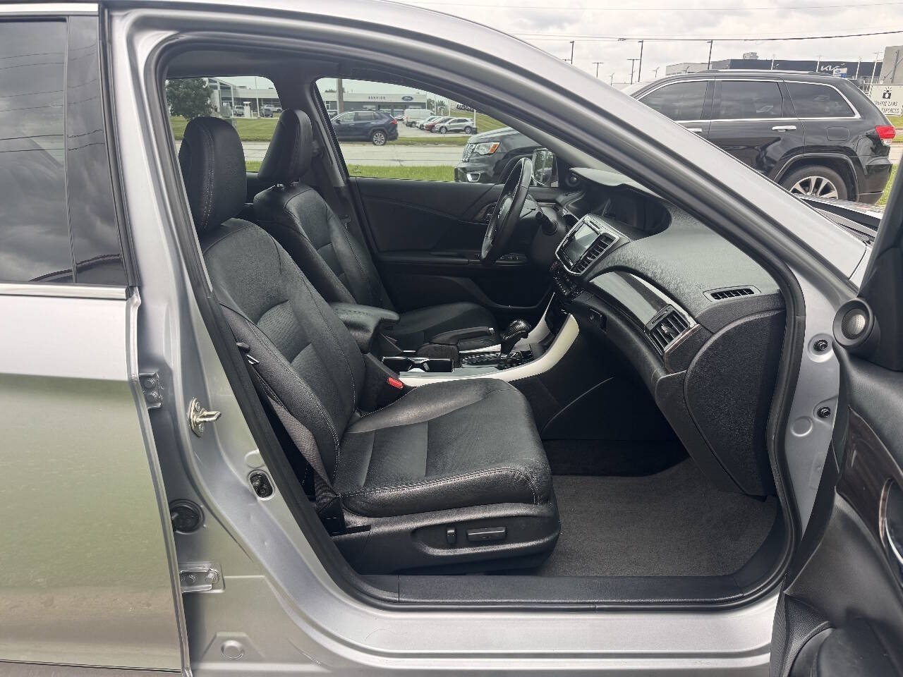 Used 2016 Honda Accord Touring image 13