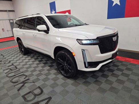 Used 2023 Cadillac Escalade ESV Sport Platinum w/ LPO, ONYX Package image 26