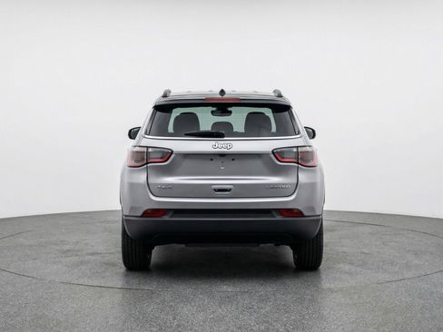 Used 2025 Jeep Compass Trailhawk AWD/4WD image 7