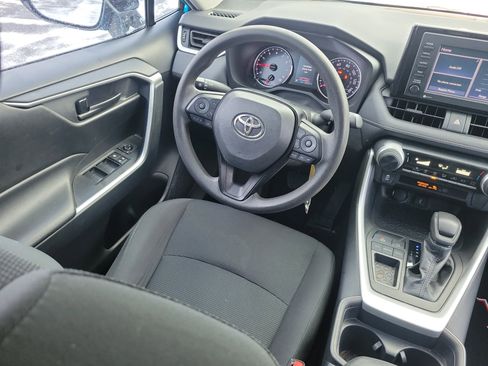 Used 2020 Toyota RAV4 LE image 9