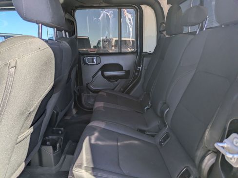 Used 2022 Jeep Gladiator Willys image 13