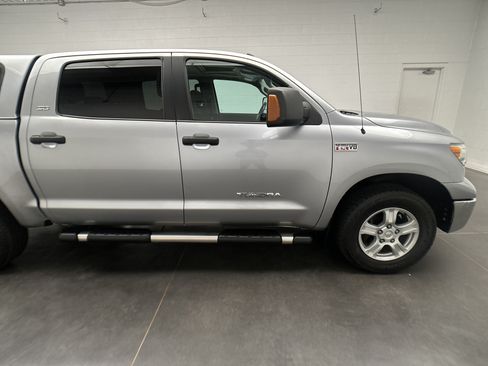 Used 2012 Toyota Tundra 4x4 CrewMax w/ SR5 Pkg image 9
