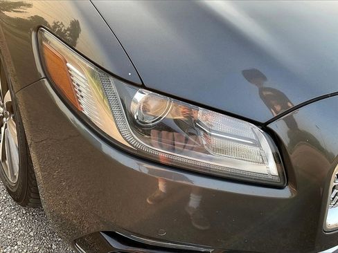 Used 2019 Lincoln Continental Premiere image 28