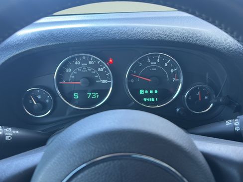 Used 2013 Jeep Wrangler Unlimited Sahara w/ Connectivity Group AWD/4WD image 15