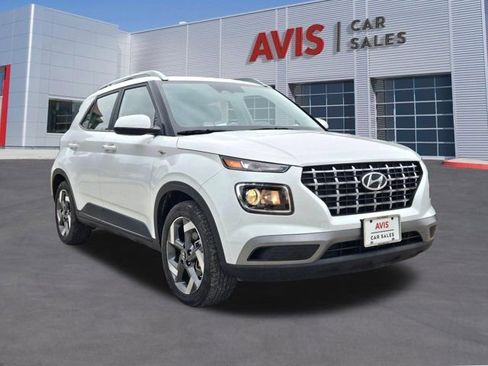 Used 2025 Hyundai Venue SEL FWD image 3