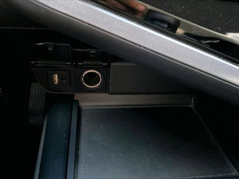 Used 2018 Toyota Camry LE image 31