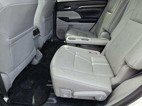 Used 2015 Toyota Highlander Limited Platinum AWD/4WD image 25