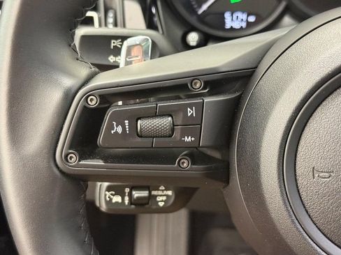 Used 2025 Porsche Macan AWD/4WD image 20