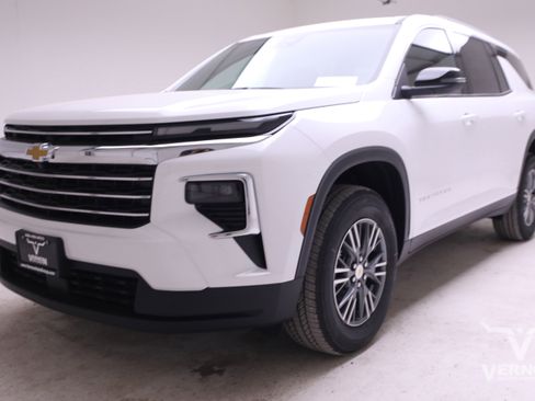 New 2026 Chevrolet Traverse LT image 1