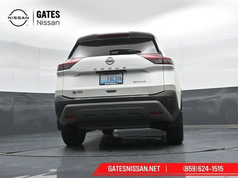 Used 2023 Nissan Rogue SV w/ SV Premium B Package image 31