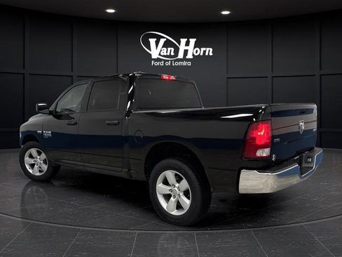 Used 2022 RAM 1500 Classic SLT image 3